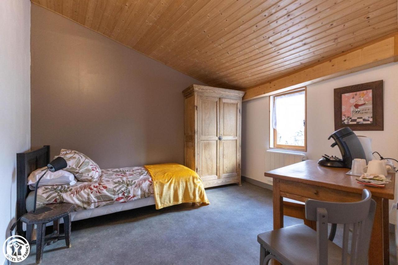לינה וארוחת בוקר Isserteaux Chambre D'Hote De La Petite Toscane D'Auvergne מראה חיצוני תמונה